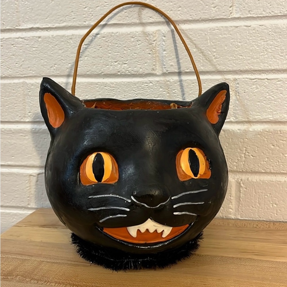 RESERVED for daniellebadon72 Halloween cat bucket